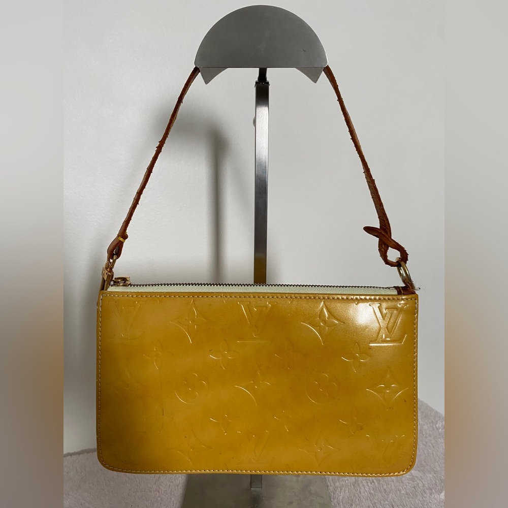 LOUIS VUITTON MONOGRAM VERNIS POCHETTE - Picture 2 of 16